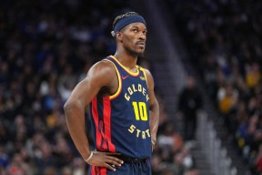 九游手机版-巴特勒连续十二场比赛得分超过最后时刻胜出，加拿大队不断突破！观众掌声雷动的简单介绍